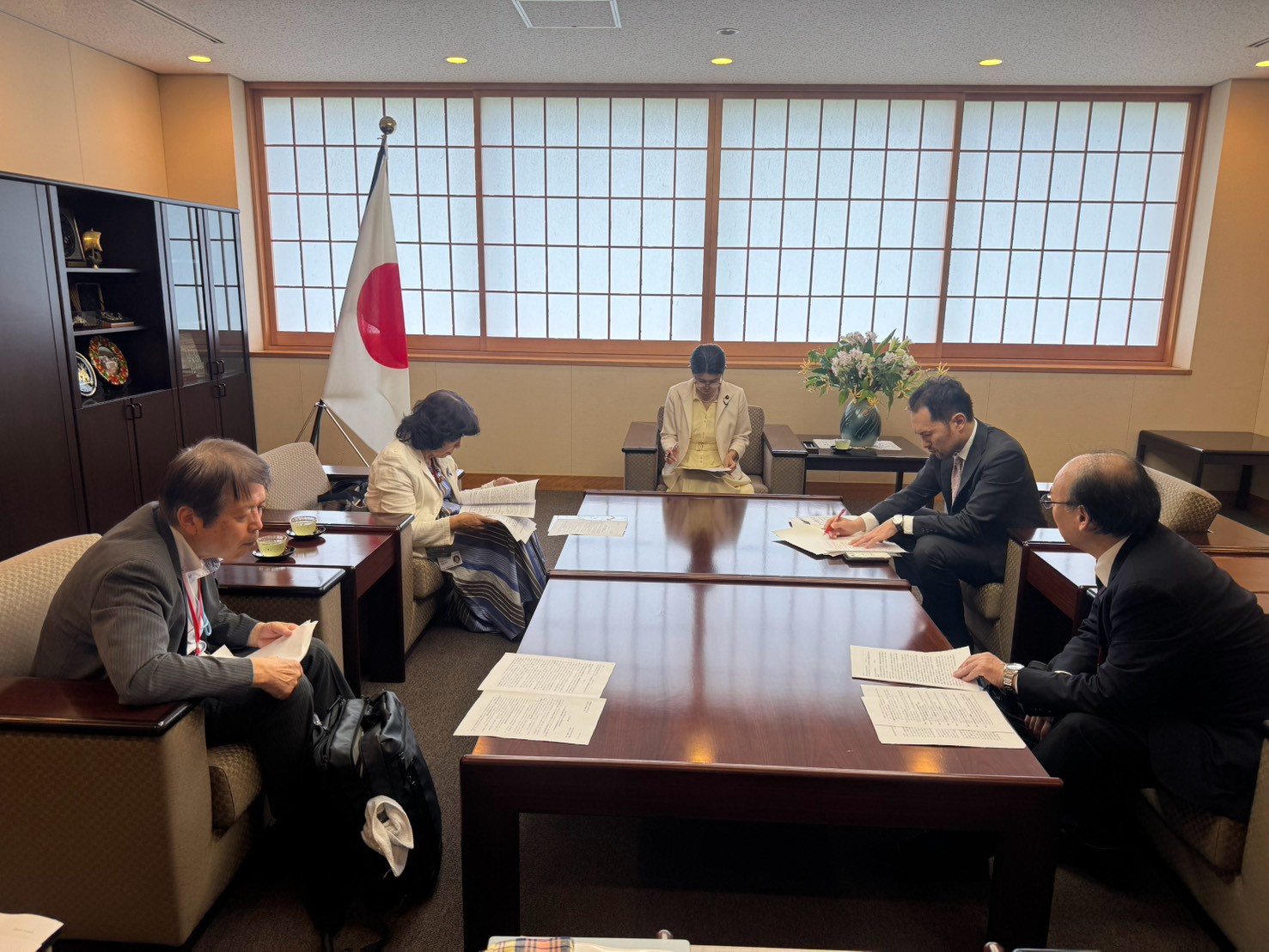 外務省での要請の様子